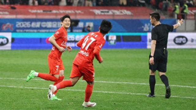 2026世界杯下注-302天蛰伏，8分钟绽放！武磊满血归来，海港有救了！|上海海港|青岛西海岸|康复|球队|训练_新浪体育_新浪新闻